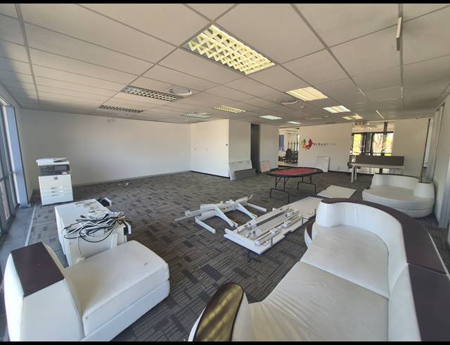 242M² OFFICE TO LET IN WOODMEAD